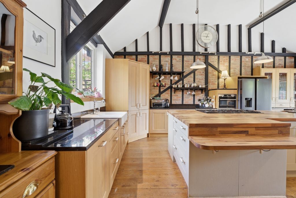 Property photo 1 of 37 Drayton Beauchamp, Buckinghamshire