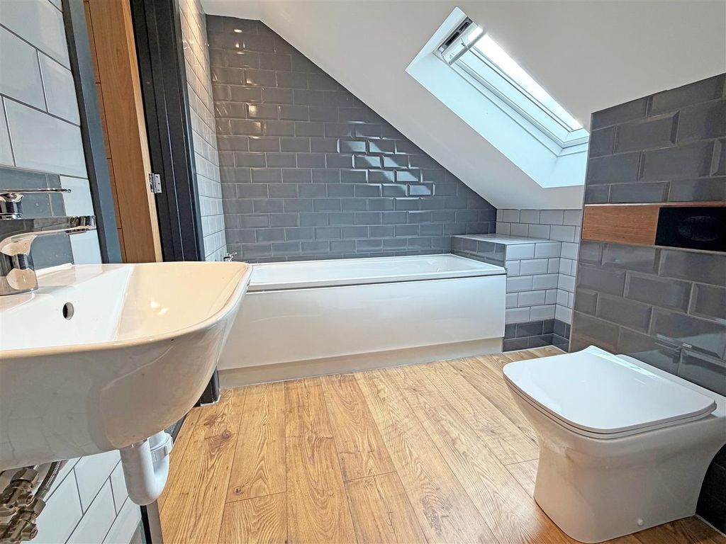 Property photo 3 of 12 93Csabathlla.Jpg