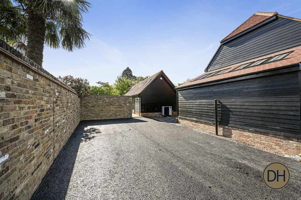 Property photo 3 of 19 Primrose Cottage