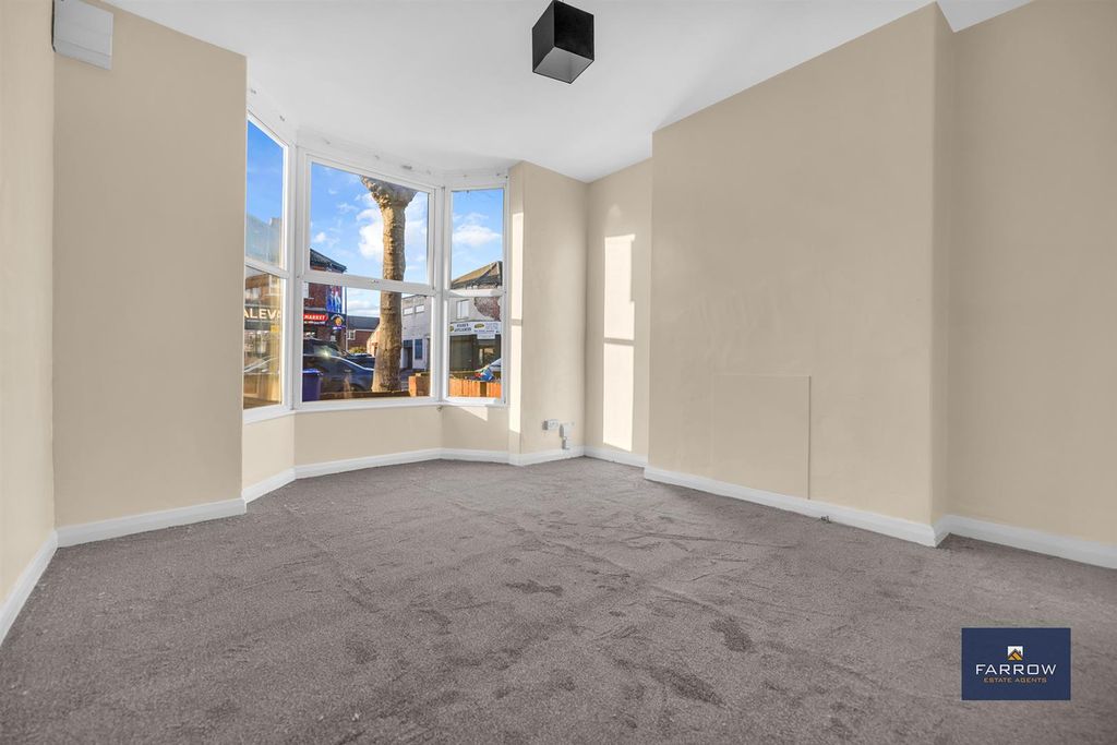 Property photo 2 of 22 Living Room