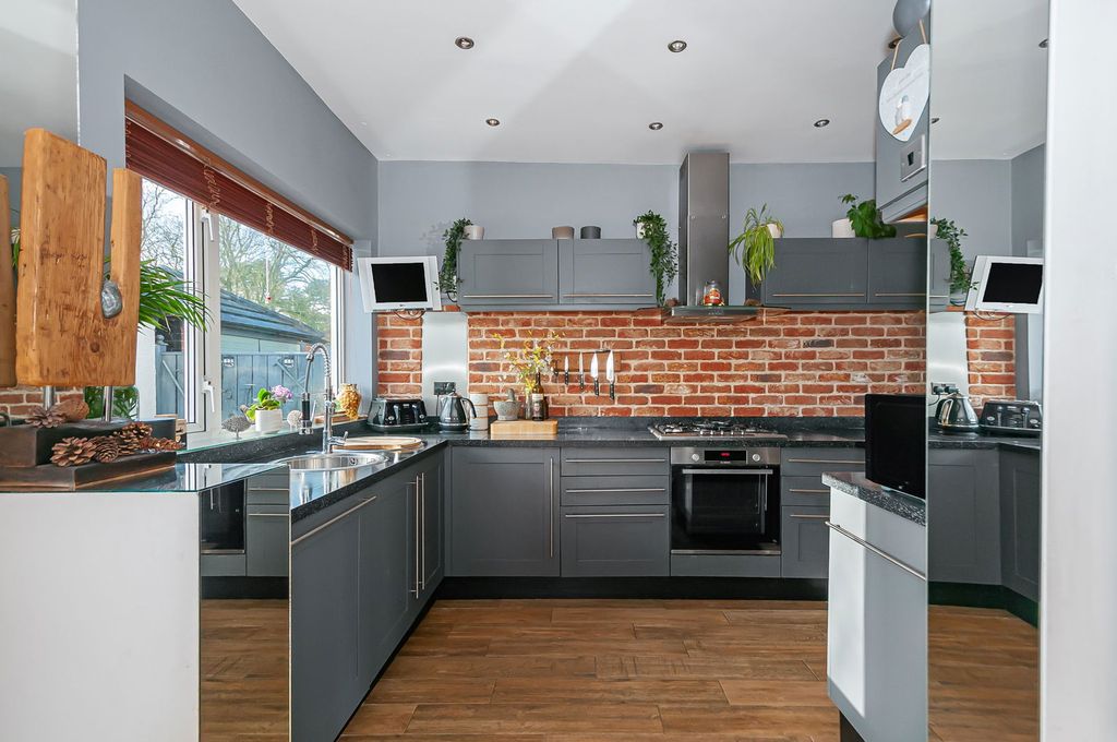 Property photo 2 of 21