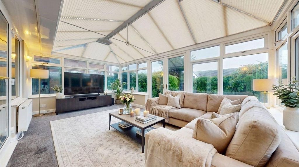 Property photo 3 of 28 Villiers Crescent Conservatory, Potential