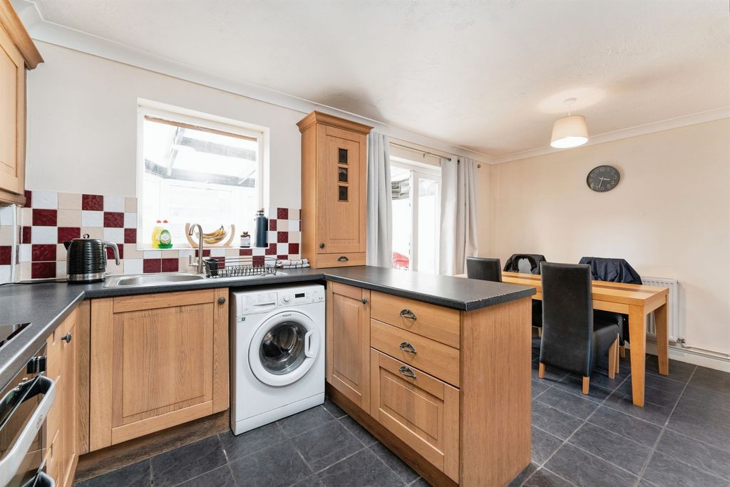 Property photo 3 of 12