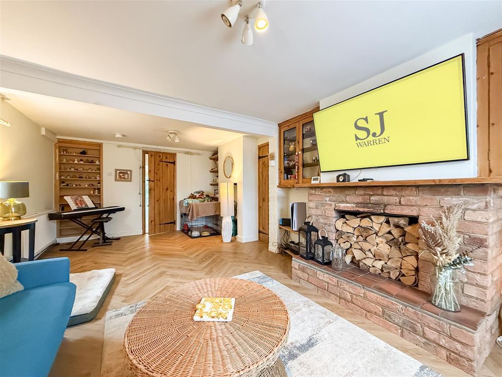 Property photo 3 of 23 Lounge