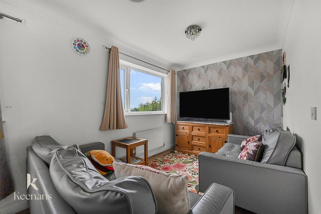 Property photo 2 of 39
