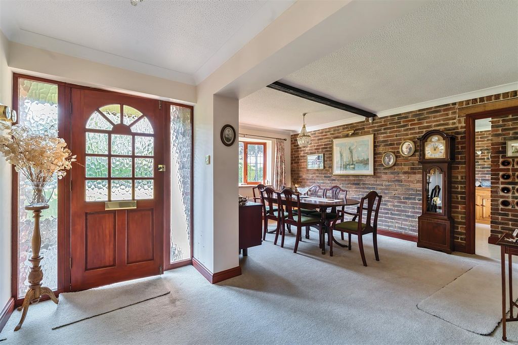 Property photo 3 of 19 1293249-9-6824E5E0Ef7Fc-Arw-1.Jpg