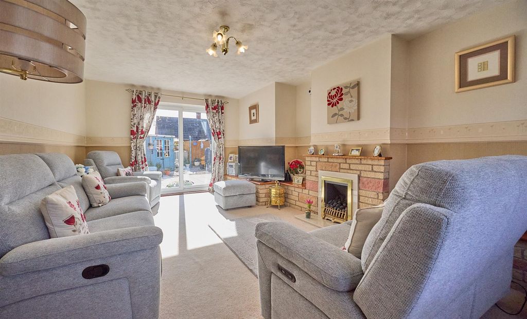 Property photo 3 of 10 Oak Road  6.Jpg
