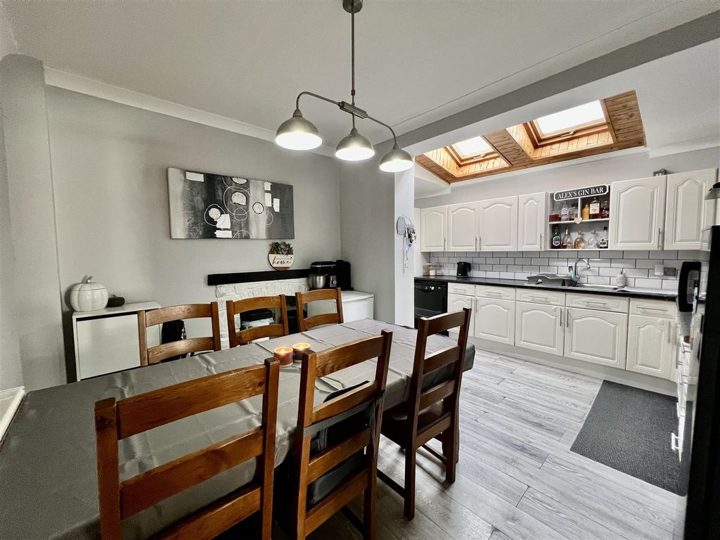Property photo 3 of 21 Kitchen Diner