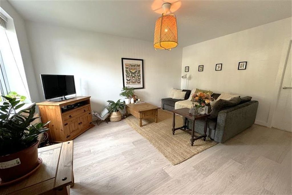 Property photo 2 of 10 (Main)