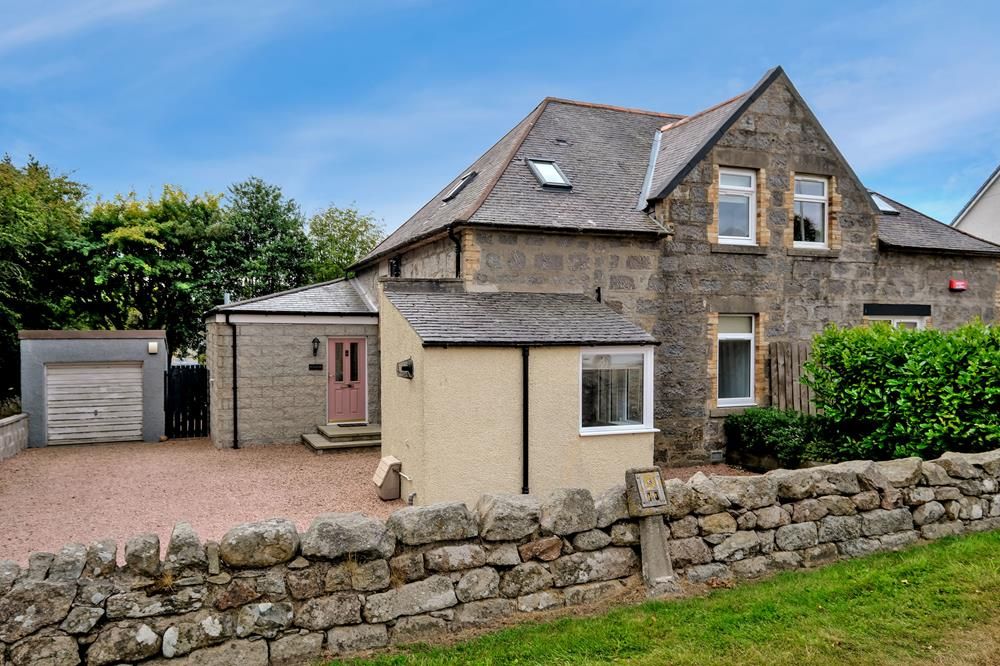 Property photo 1 of 17 External