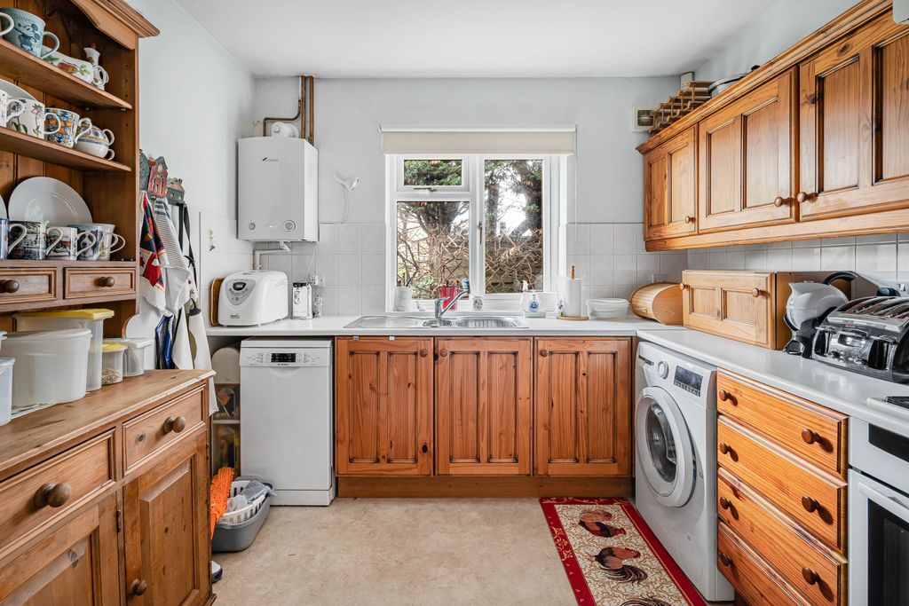 Property photo 3 of 21 Kitchen