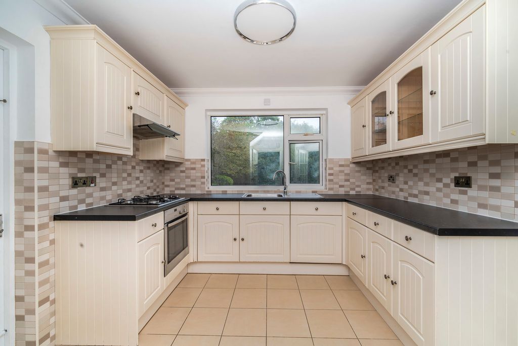 Property photo 3 of 18 Pbox-Img.Jpg
