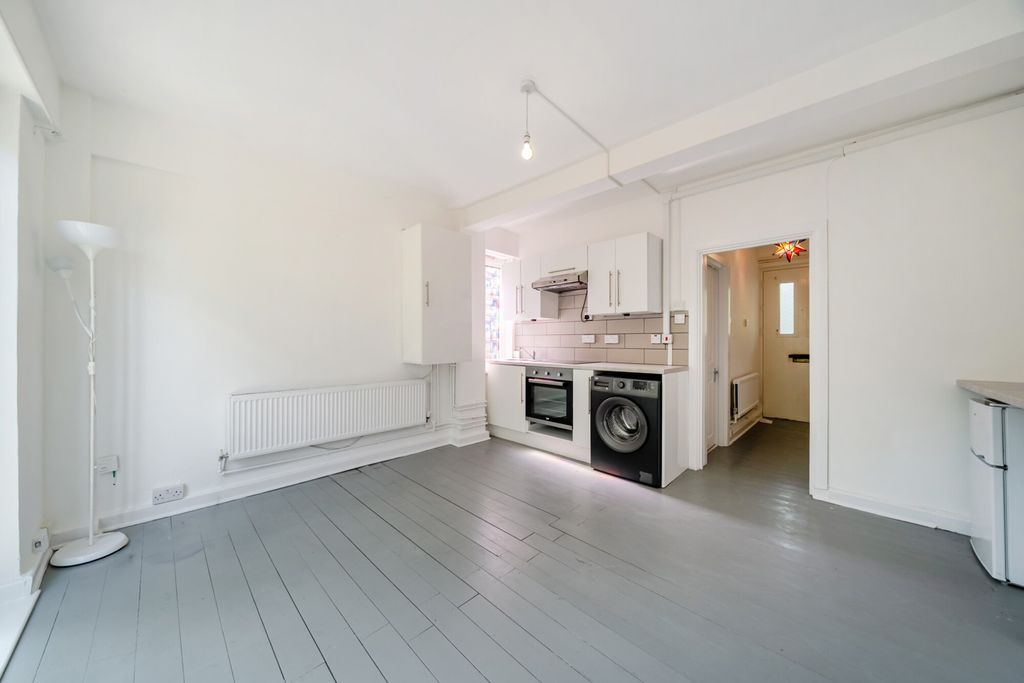 Property photo 3 of 15 Kitchen