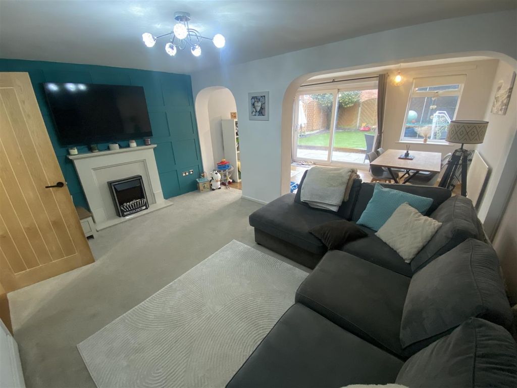 Property photo 2 of 10 Lounge