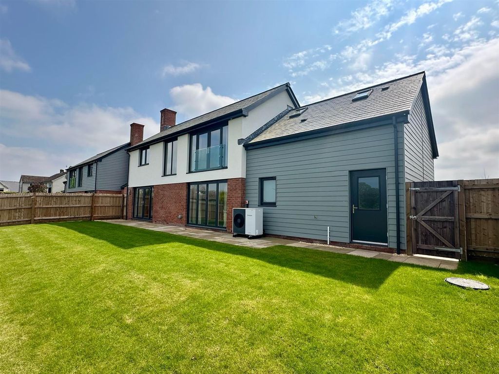 Property photo 2 of 29