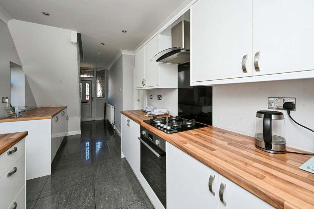 Property photo 3 of 21 Kitchen