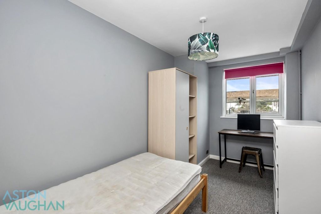 Property photo 3 of 11 4619832