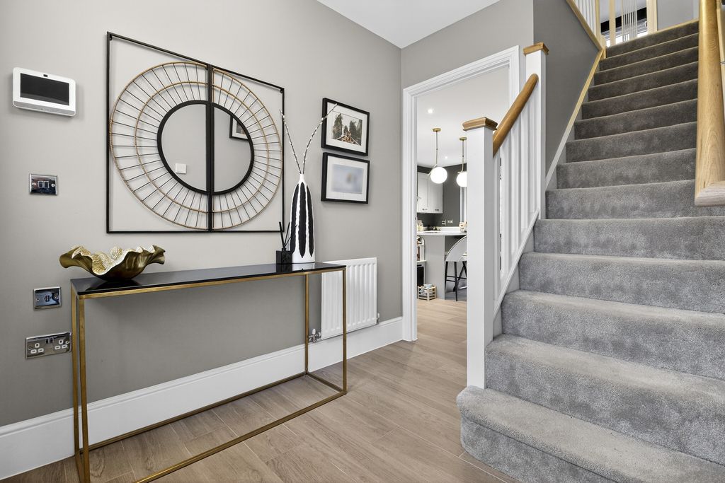 Property photo 2 of 21 Entrance Hall