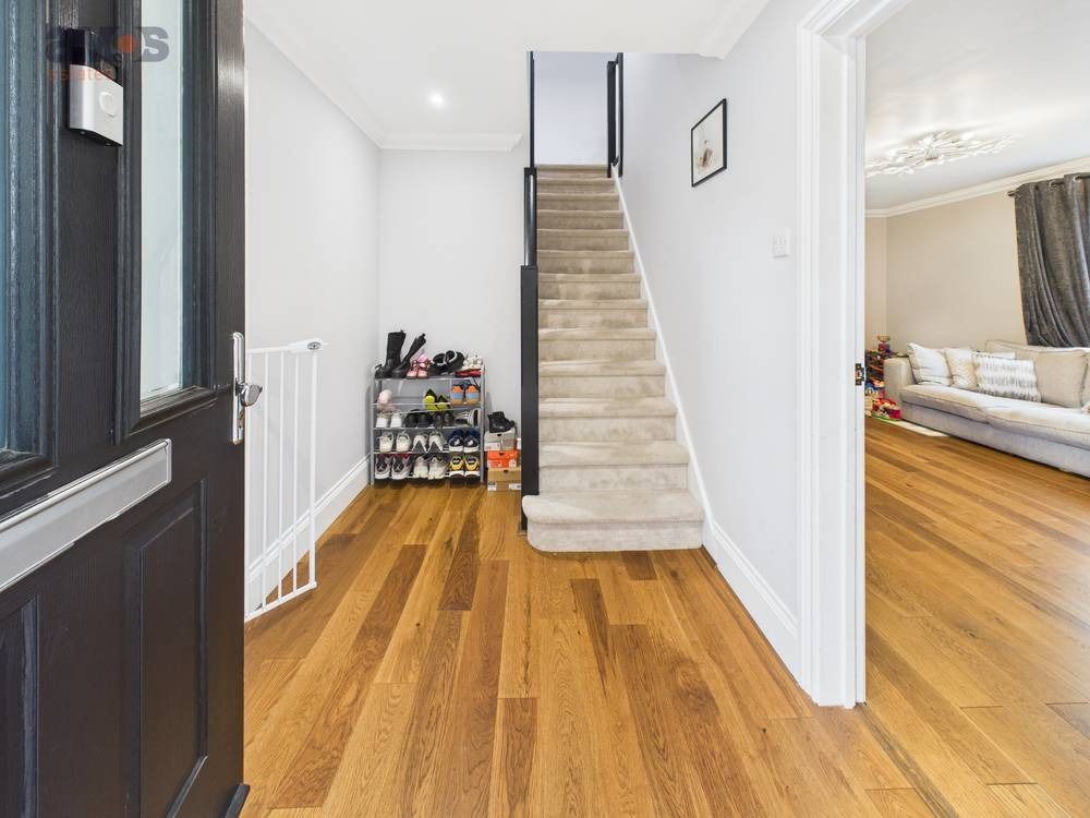 Property photo 3 of 16 4623893