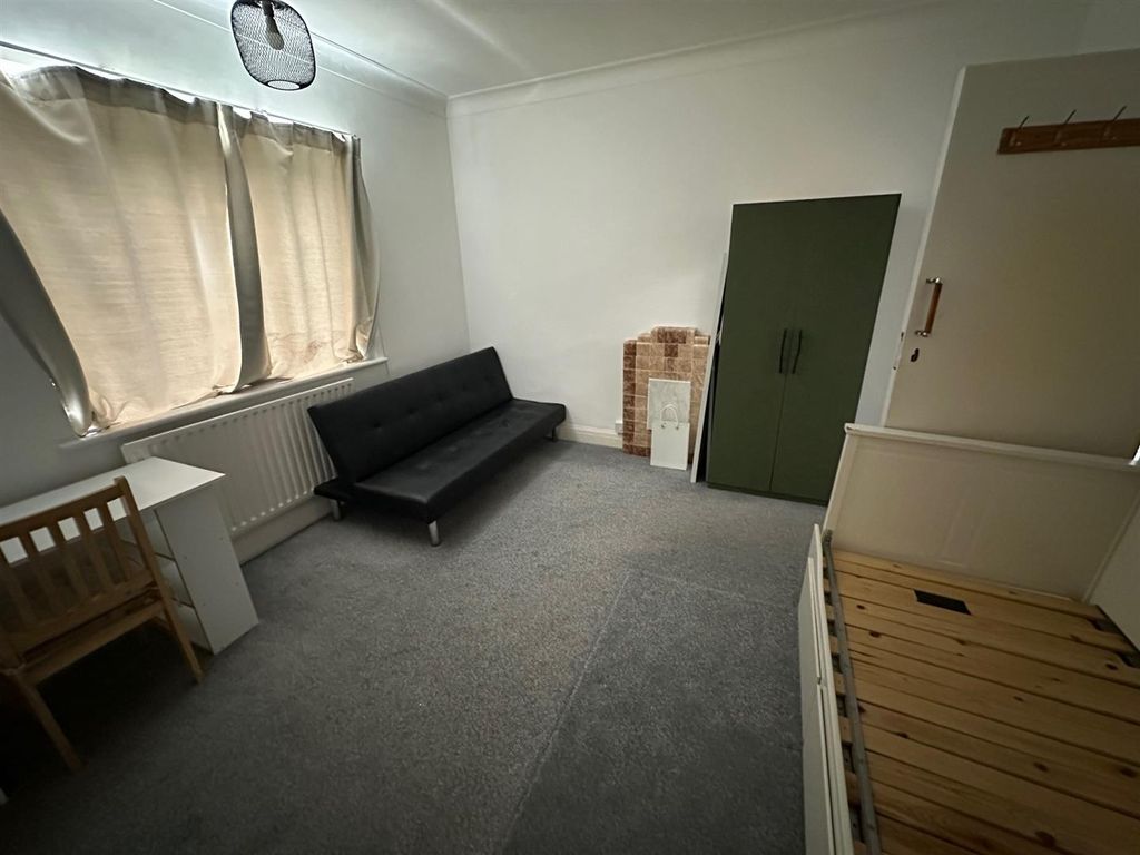 Property photo 3 of 8 5.Jpg