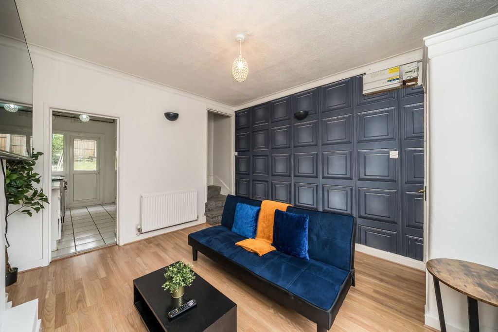 Property photo 3 of 8