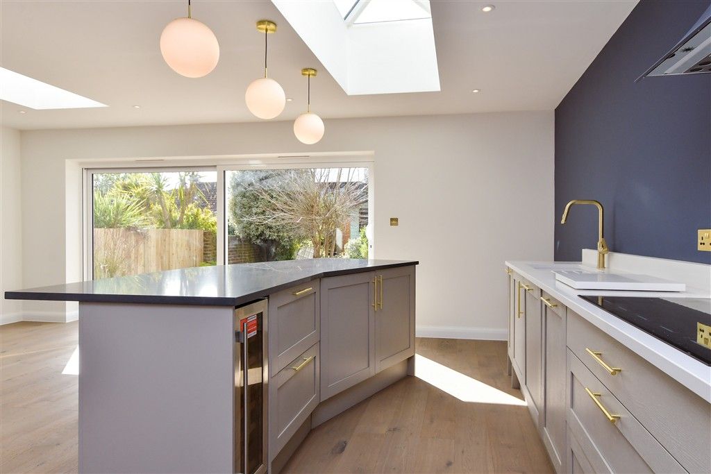 Property photo 3 of 17 Kitchen