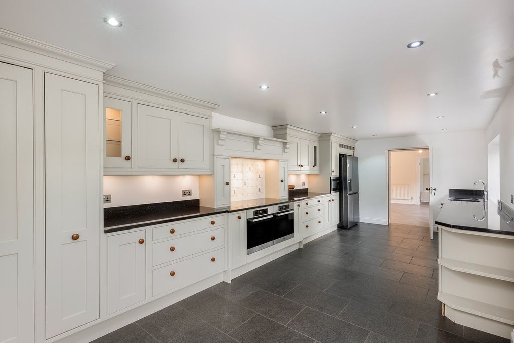 Property photo 3 of 41