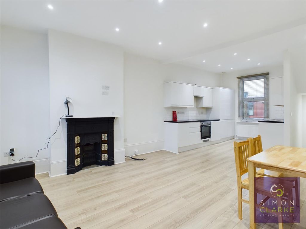 Property photo 2 of 8 Cam03369G0-Pr0005-Still003.Jpg