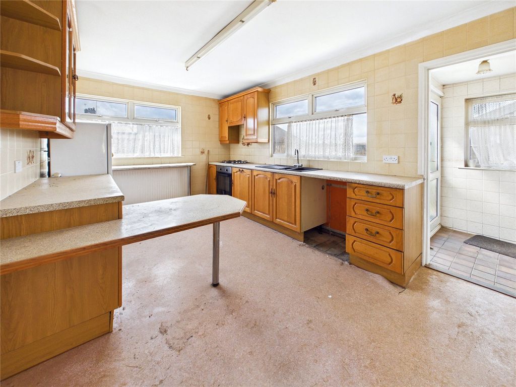 Property photo 2 of 11 Kitchen