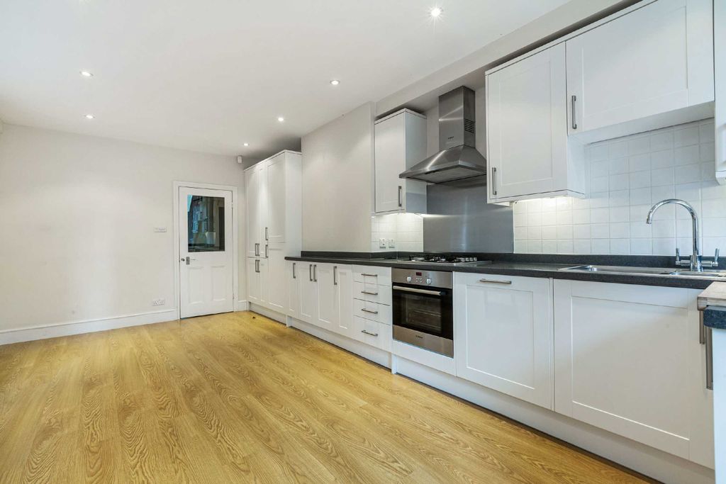 Property photo 3 of 11 Photo