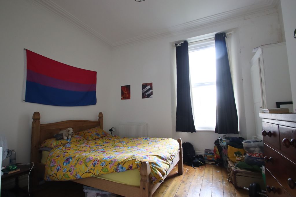 2 bed flat to rentDickenson Road BS23 photo 4