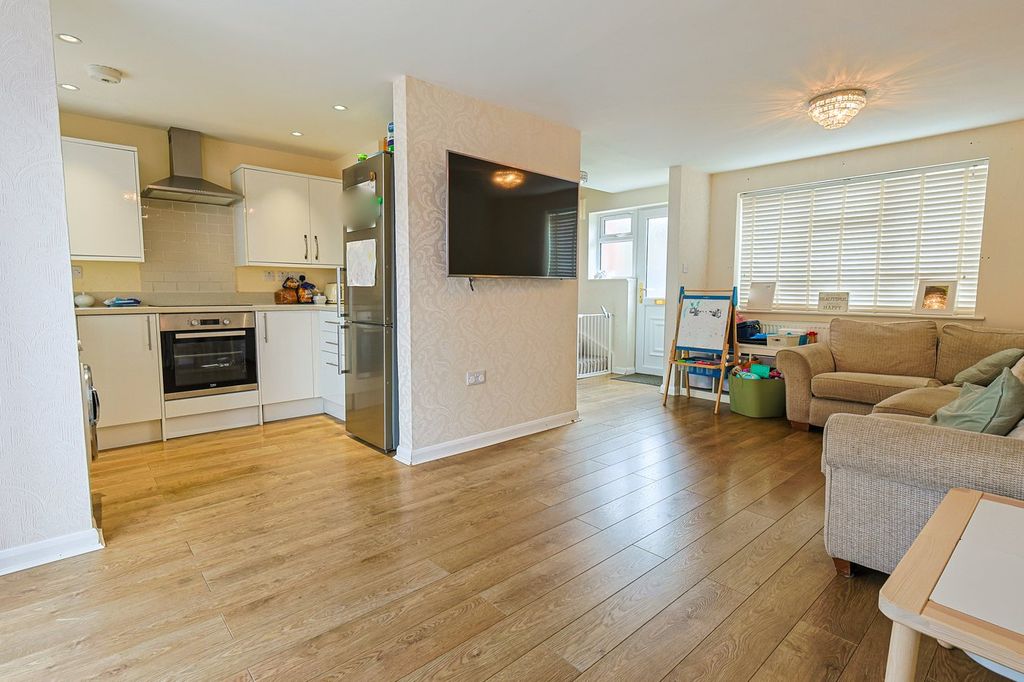 Property photo 3 of 17