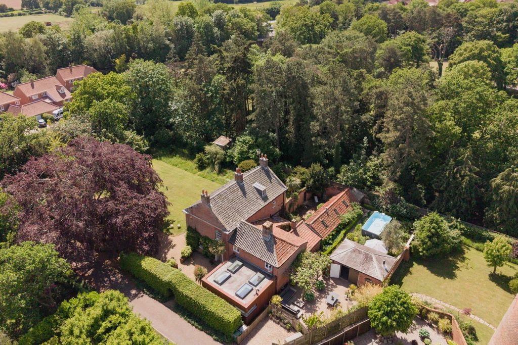 Property photo 2 of 31 Picture No. 24