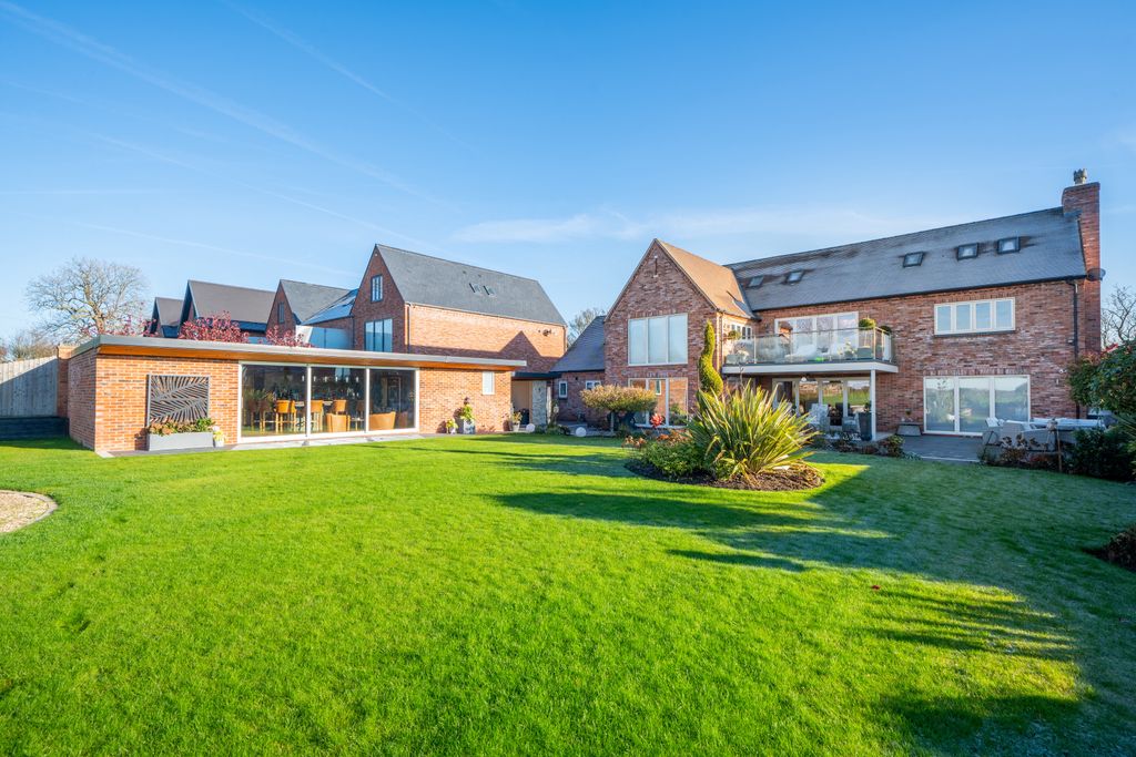 Property photo 2 of 38