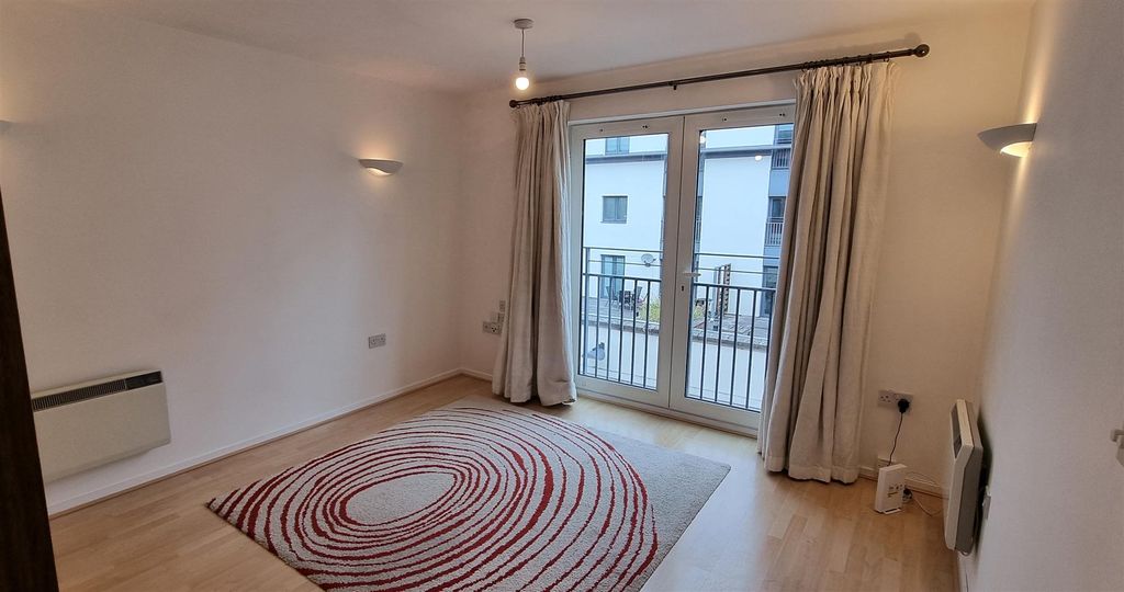 Property photo 3 of 13 Lounge Diner Area