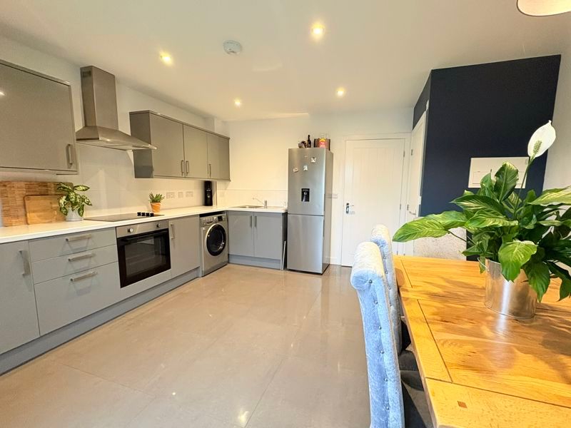 Property photo 1 of 12 Photo 9