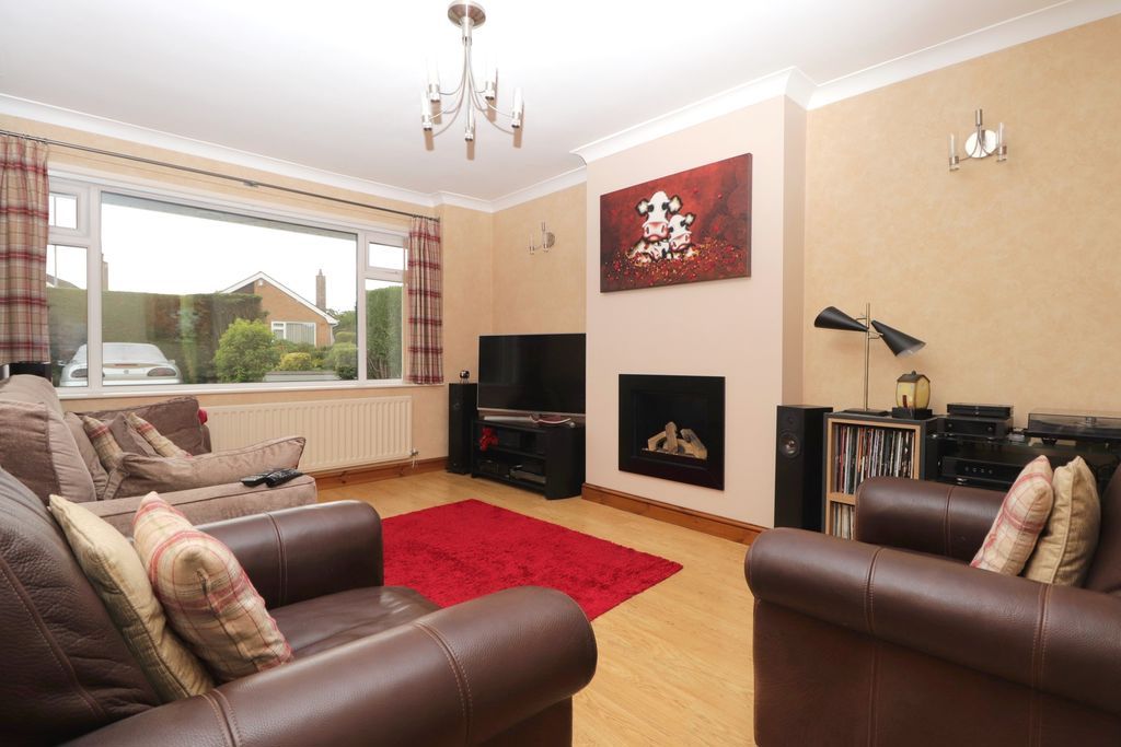 Property photo 3 of 40 Living Room