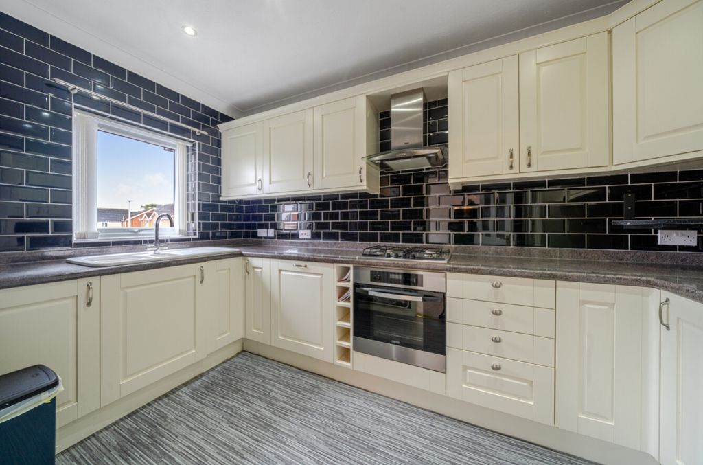 Property photo 2 of 10 1253002 (5)