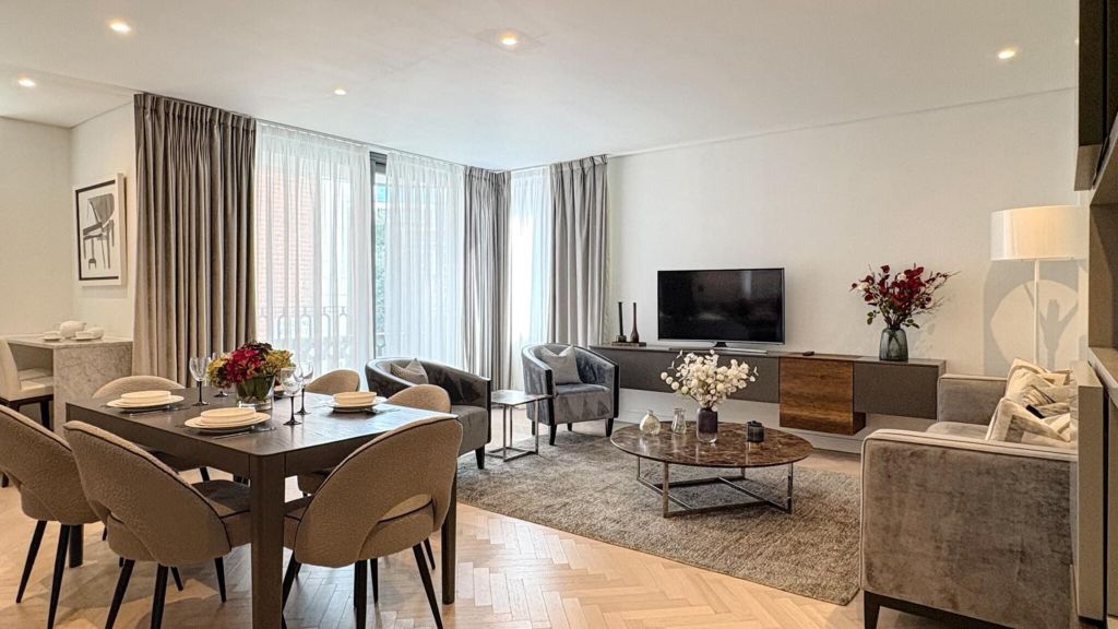 Property photo 1 of 26 Living Room