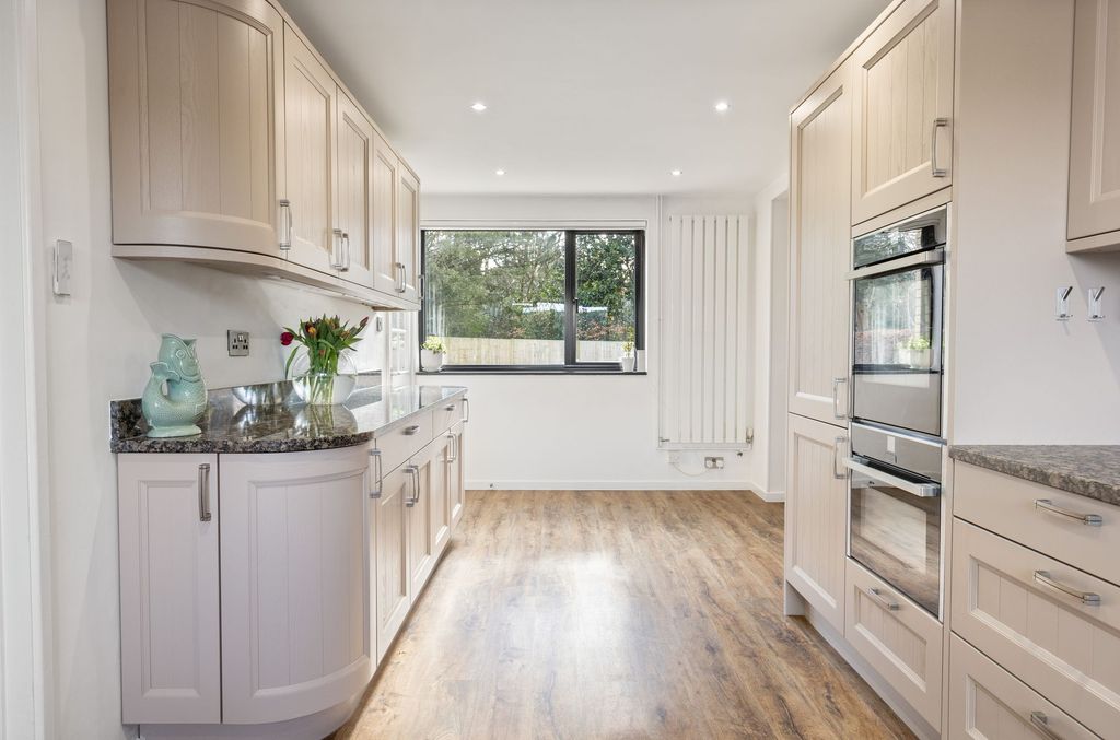 Property photo 3 of 44