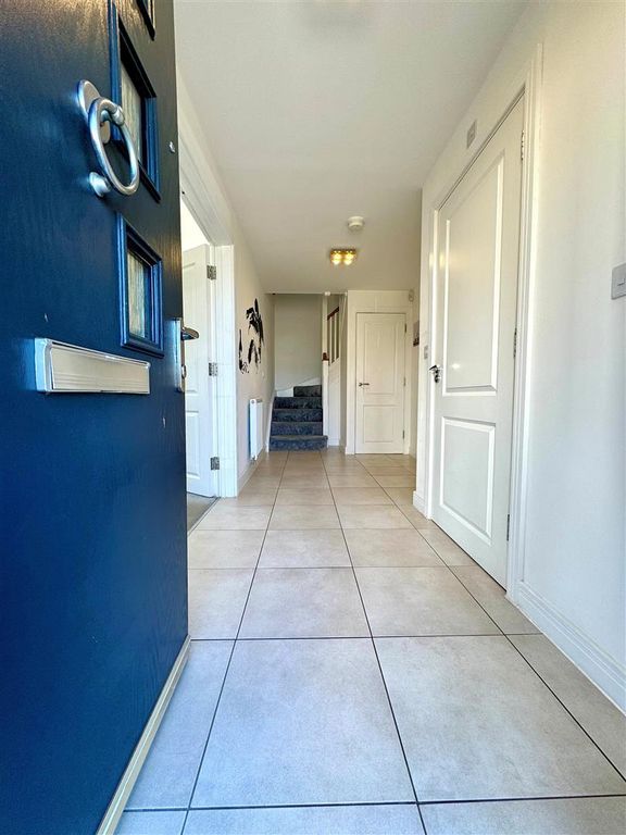 Property photo 3 of 19 Hallway.Jpg