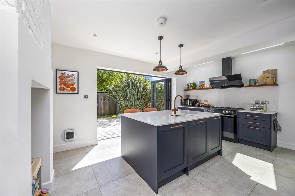 Property photo 2 of 19 Highdown Road, 8-008.Jpg
