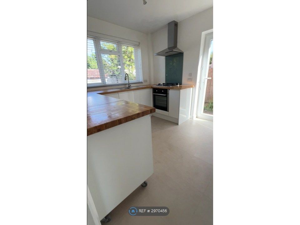 Property photo 3 of 9 Kitchn