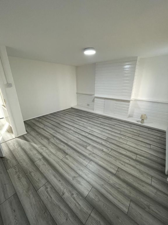 Property photo 1 of 9 Bedroom