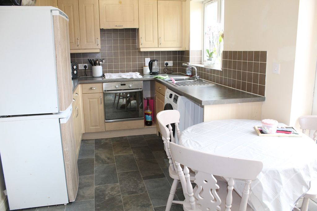 Property photo 3 of 7 Fitted Breakfast  Kitchen