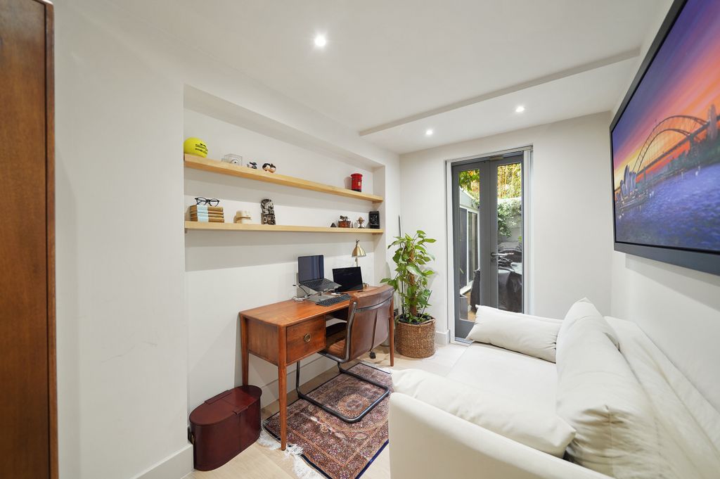 Property photo 3 of 15 Flat 1, 233 Ladbroke Grove - 7F3Nse3C9Ozsi1Sauez9.Jpg