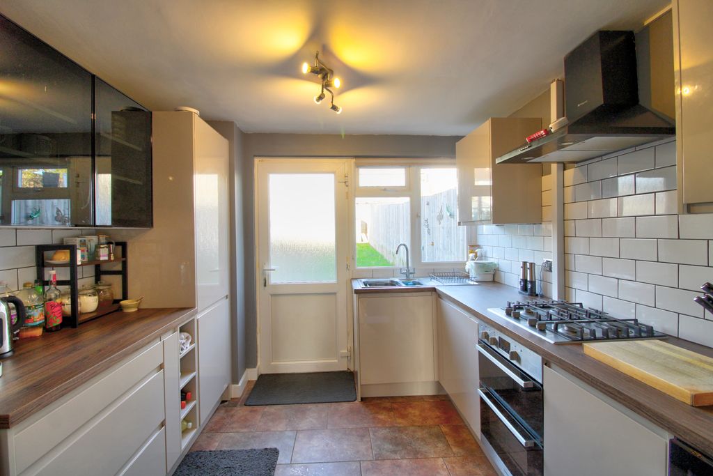 Property photo 1 of 17 Img_8186_7_8_Interior 4