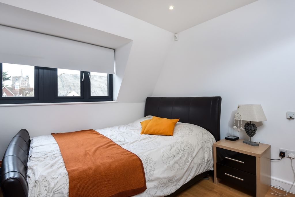 Property photo 3 of 8 Bed1