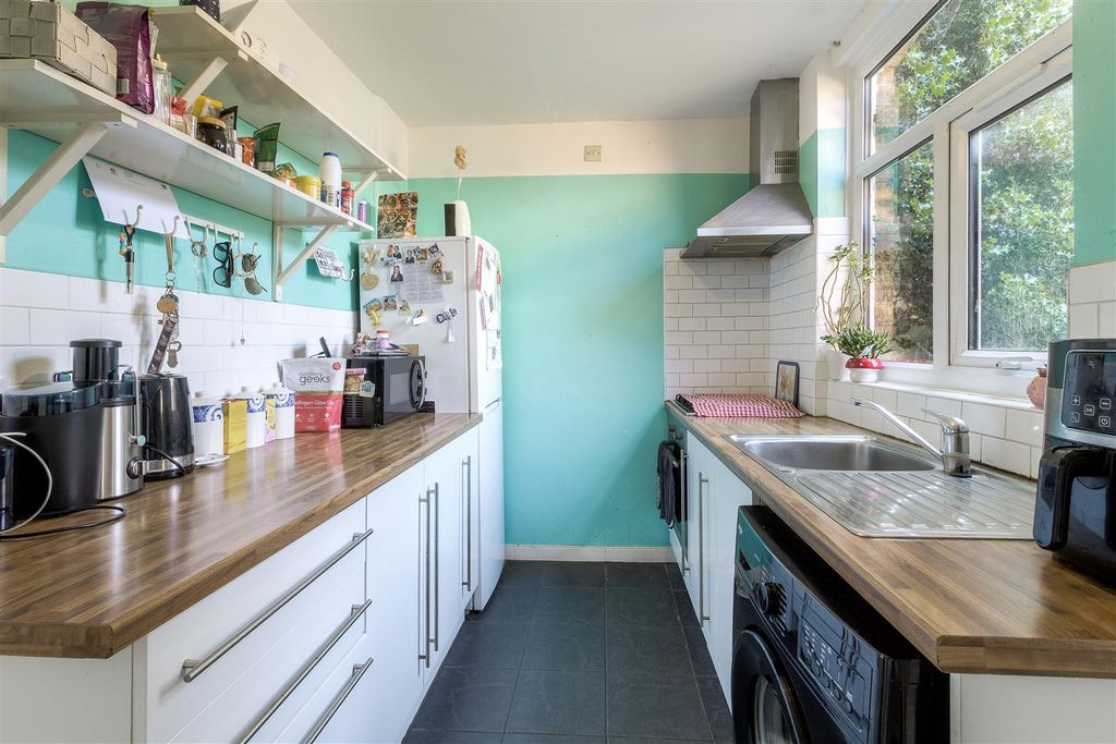 Property photo 2 of 11 Kitchen