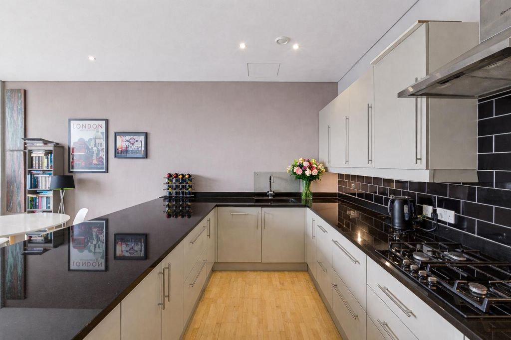 Property photo 2 of 12 For Sale - Chiswick Green Studios, W4